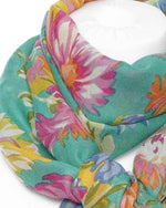 Bild in den Galerie-Viewer laden, Damenschal Blumenmuster grün - Klüngelkram Indian Affairs