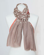 Bild in den Galerie-Viewer laden, Damenschal camel orange Polkadots - Klüngelkram Indian Affairs