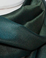 Bild in den Galerie-Viewer laden, Damenschal grün Seide - Klüngelkram Indian Affairs