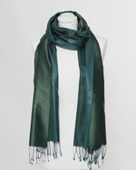 Bild in den Galerie-Viewer laden, Damenschal grün Seide - Klüngelkram Indian Affairs