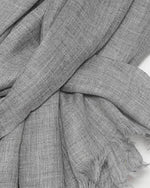 Bild in den Galerie-Viewer laden, Damenschal hellgrau einfarbig Modal - Klüngelkram Indian Affairs