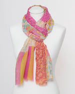 Bild in den Galerie-Viewer laden, Damenschal pink bedruckt - Klüngelkram Indian Affairs