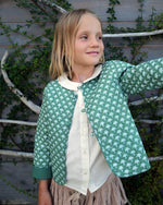 Bild in den Galerie-Viewer laden, Mädchen Steppjacke grün gemustert - Klüngelkram Indian Affairs