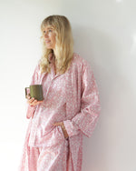 Bild in den Galerie-Viewer laden, Damen Morgenmantel Kimono rosa Blumenmuster
