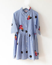 Mädchenkleid blau bestickte Blüten - Klüngelkram Indian Affairs