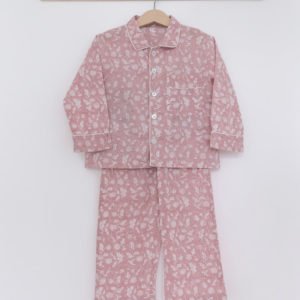 Maedchen Pyjama rosa Blumenmuster von